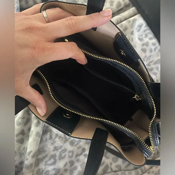Micheal Kors Purse MAKE ME AN OFFER - Picture 2 of 5